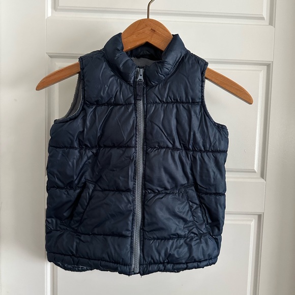 Old Navy Puffer Vest Boys size 5T in Navy Blue - Picture 1 of 3